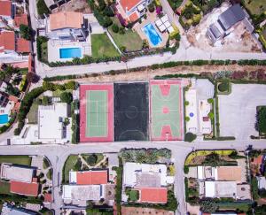 The surrounding neighborhood or a neighborhood close to the holiday home