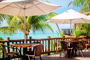 
A restaurant or other place to eat at Rifoles Praia Hotel e Resort
