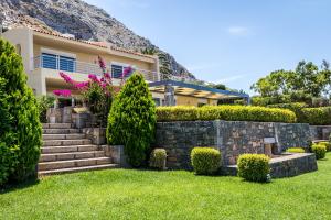A garden outside Analisa Luxury Villa