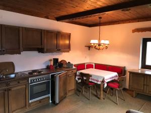 Kuchyň nebo kuchyňský kout v ubytování Stubalm Appartements