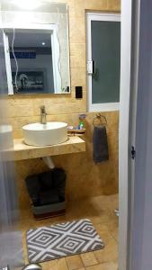 a bathroom with a sink and a mirror at Departamento Privado 3 recamaras in Mexico City