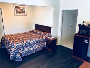 Ένα ή περισσότερα κρεβάτια σε δωμάτιο στο Victory Motel Inn near Universal & Hollywood