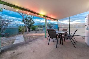 Gallery image of Birdsong House- Dingo Beach in Hideaway Bay