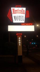 Certifikát, hodnocení, plakát nebo jiný dokument vystavený v ubytování Monticello Motel