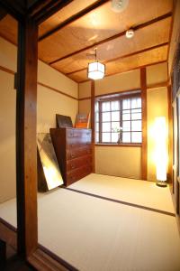 Rúm í herbergi á Kyoto Nishijin Shichiban Tei (No7)