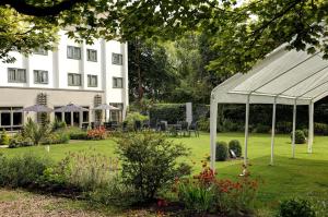 a white tent in the yard of a building at Best Western Plus Pinewood Hotel, Manchester Airport South Handforth in Handforth