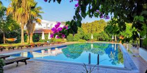 Bazén v ubytování Efe Hotel Gocek nebo v jeho okolí