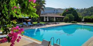 Bazén v ubytování Efe Hotel Gocek nebo v jeho okolí