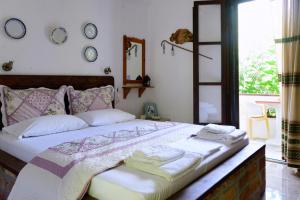 A bed or beds in a room at Spiros Rooms