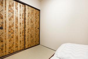Zen House客房内的一张或多张床位