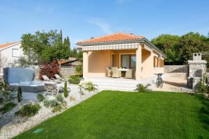 a small house with a lawn in front of it at Villa Lavender's Breeze in Kornić