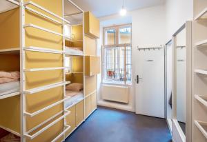 Posteľ alebo postele v izbe v ubytovaní Avenue Hostel