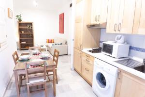 A kitchen or kitchenette at Archeros Oasis