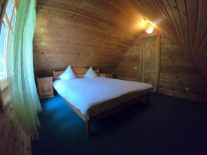 a bedroom with a bed in a wooden cabin at Bukdangas in Usma