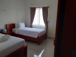 Postel nebo postele na pokoji v ubytování Kalton Hotel