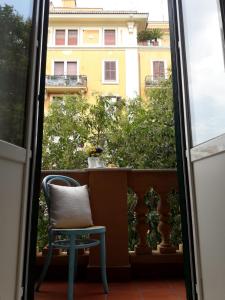 a chair sitting on a balcony with a window at Il Mondo Di Amelia in Rome