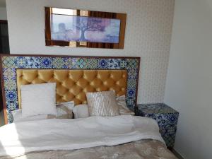Cama o camas de una habitación en Downtown Apartments with Fountain and Burj Khalifa View
