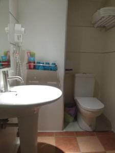 Bilik mandi di Dengfeng Milan Business Hotel