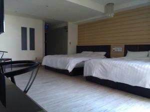 Katil atau katil-katil dalam bilik di Dengfeng Milan Business Hotel
