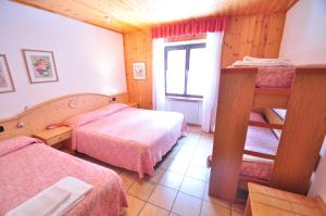Postel nebo postele na pokoji v ubytování Rifugio Sores Adventure