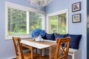 Fotografie z fotogalerie ubytování Bright Beach Town Bungalow v destinaci Gleneden Beach + 16 fotografií