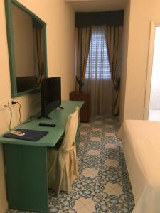a room with a desk with a computer on it at Hotel Alexander Palme in Chianciano Terme