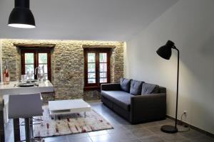 a living room with a couch and a table at Le Voltaire in Carcassonne