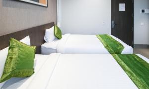 Treebo Elite Residency Belgaum客房内的一张或多张床位