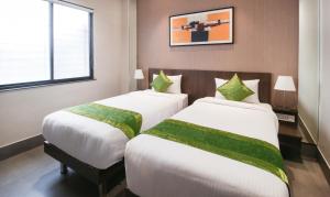 Treebo Elite Residency Belgaum客房内的一张或多张床位