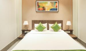 Treebo Elite Residency Belgaum客房内的一张或多张床位
