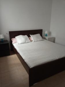 カルボネラスにあるPrimerísima línea de playaのベッドルーム1室(枕2つ付)