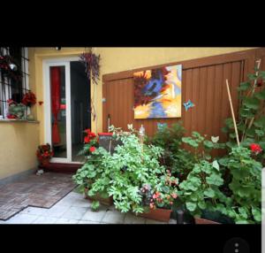 Vonkajšia záhrada v ubytovaní Central Hostel Milano