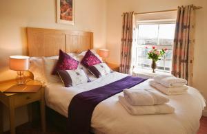 Letto o letti in una camera di Roundstone Retreats Islandview