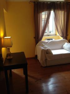 a bedroom with a bed and a window with a table at La Casina del Borgo in Abbadia San Salvatore