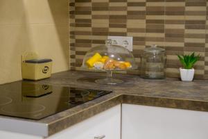 a kitchen counter with a bowl of fruit on it at Casa dos Avós in Villa Nogueira
