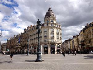 Nespecifikovaný výhled na destinaci Lille nebo výhled na město při pohledu z hotelu
