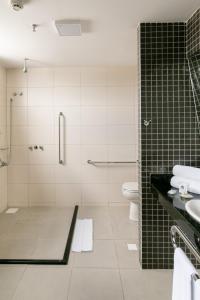 Bilik mandi di WA Hotel Caruaru