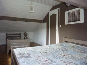 Postel nebo postele na pokoji v ubytování chalet trois étoiles