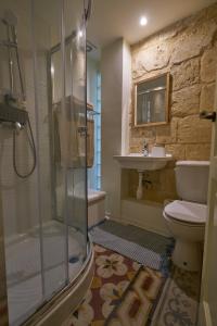 Vannituba majutusasutuses Magic in the Heart of Old Gozo (First Floor)