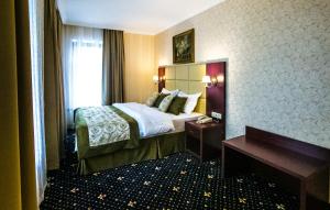 En eller flere senge i et værelse på Sobranie hotel