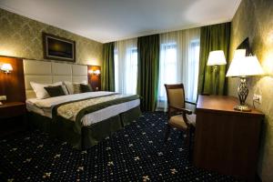 En eller flere senge i et værelse på Sobranie hotel