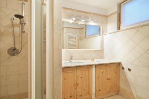 A bathroom at Appartamento Boschetto Giulia Még 8 kép