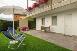 A garden outside Appartamento Boschetto Giulia