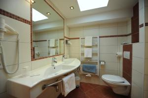 A bathroom at Hotel Toni