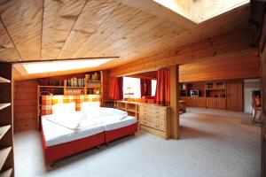 A bed or beds in a room at Hotel Toni