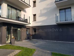 Budova, kde se apartmán nachází + 10 fotografií