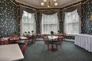 A restaurant or other place to eat at The Mansion at Elfindale