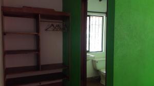 Bathroom sa OceanBlue Samara Lodge