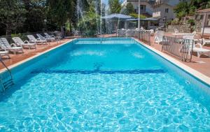 Bazén v ubytování Hotel Eden nebo v jeho okolí