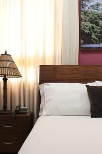 Rúm í herbergi á Hotel Solaris